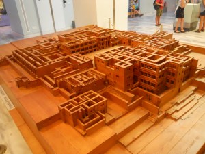 A model of the labyrinthine structure of Knossos. Heraklion Archaeological Museum, 2015.